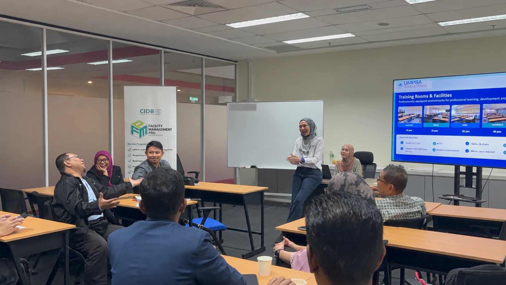 A lively discussion among participants at UMPSA Consultancy’s trainer networking session.
